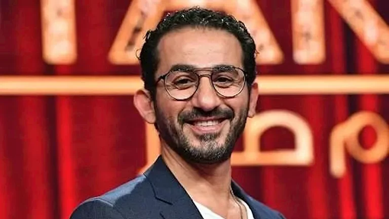"أحمد حلمي يستمتع بأيام الصيف الأخيرة على شاطئ البحر مع أغاني شيرين"