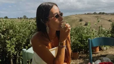 أمينة خليل تتألق بإطلالة بيضاء أنيقة في إيطاليا مع زوجها