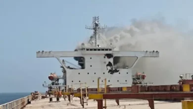 إجلاء طاقم سفينة تجارية بعد استهدافها قبالة مسندم في عمان