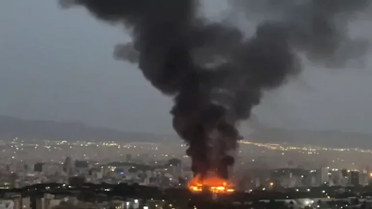 إيران تهدد برد شامل على الضربات الأمريكية