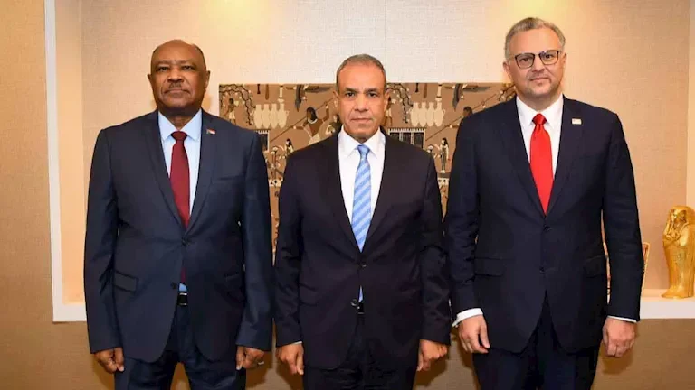 اجتماع ثلاثي بين مصر والسودان وأمريكا لبحث إنهاء النزاع واستعادة الاستقرار في السودان