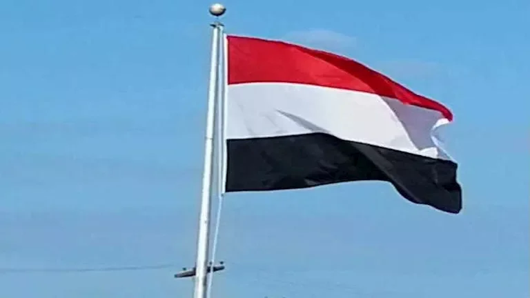 استمرار المعارك في تعز والحوثيون يقصفون الساحل الغربي بـ14 صاروخًا