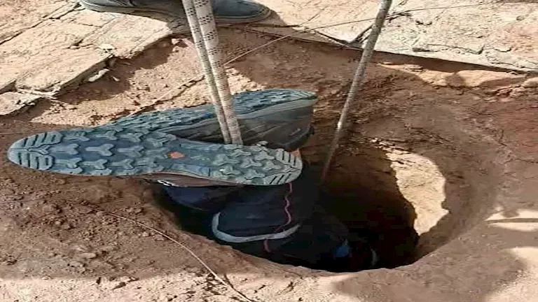 استمرار جهود إنقاذ الطفل أيوب العالق على عمق 80 مترًا في الجزائر