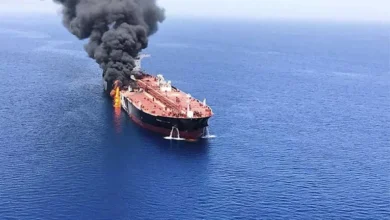 استهداف ناقلة نفطية بثلاث قذائف مجهولة المصدر قبالة مضيق هرمز