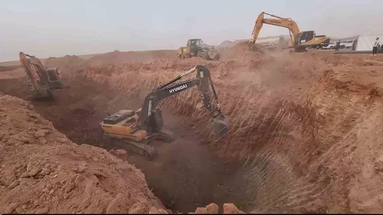 الجزائر تسعى لإنقاذ الطفل أيوب العالق في بئر بعمق 80 مترًا بعد يومين من سقوطه