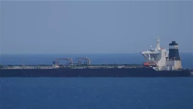 الجيش الأمريكي يستهدف ناقلة نفط إيرانية قرب جزيرة خرج