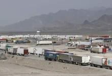 الحصار الأمريكي يؤثر على طرق التجارة البرية في إيران ويوقف آلاف الشاحنات
