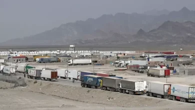 الحصار الأمريكي يؤثر على طرق التجارة البرية في إيران ويوقف آلاف الشاحنات