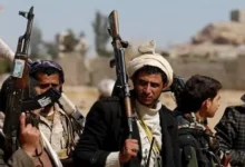 الحوثيون يسيطرون على المخا ويقتربون من باب المندب