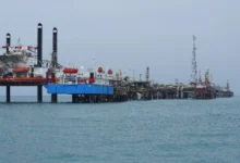 العراق يواصل تصدير النفط بأكثر من 2.6 مليون برميل يومياً رغم تحديات هرمز