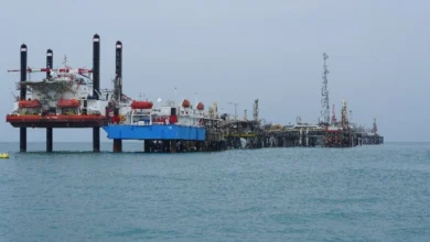 العراق يواصل تصدير النفط بأكثر من 2.6 مليون برميل يومياً رغم تحديات هرمز