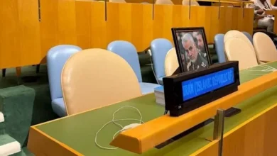 الوفد الإيراني يغادر قاعة الأمم المتحدة قبل كلمة نتنياهو ويعرض صورة قاسم سليماني