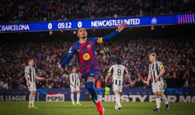 برشلونة يحقق انتصاراً ساحقاً على راسينغ بسبعة أهداف وينفرد بصدارة الدوري