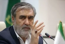 برلماني إيراني يحذر دول المنطقة من "يوم الندامة" بعد انسحاب الولايات المتحدة