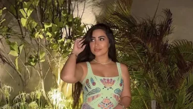 بوسي تتألق بإطلالة أنيقة في أحدث ظهور لها