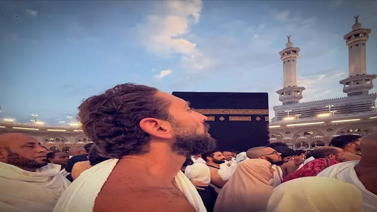 تامر هاشم يحقق تجربة روحانية خلال أدائه مناسك العمرة