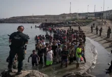 تحذيرات إسبانية واستنفار مغربي بسبب مخاوف من اقتحام جماعي على حدود سبتة