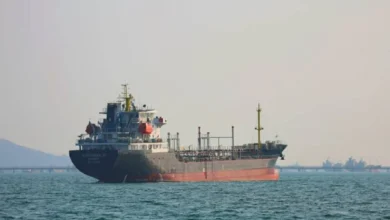 تراجع حركة الملاحة عبر مضيق هرمز إلى أقل من 10 سفن يومياً