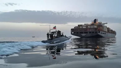 تراجع حركة الملاحة في مضيق هرمز إلى أدنى مستوى منذ مايو جراء استهداف السفن