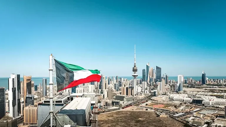 تصعيد في الخليج: طائرة مسيّرة إيرانية تتسبب في حريق داخل مجمع سكني بالكويت