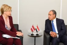 تعزيز التعاون الاقتصادي مع لاتفيا محور حديث وزير الخارجية