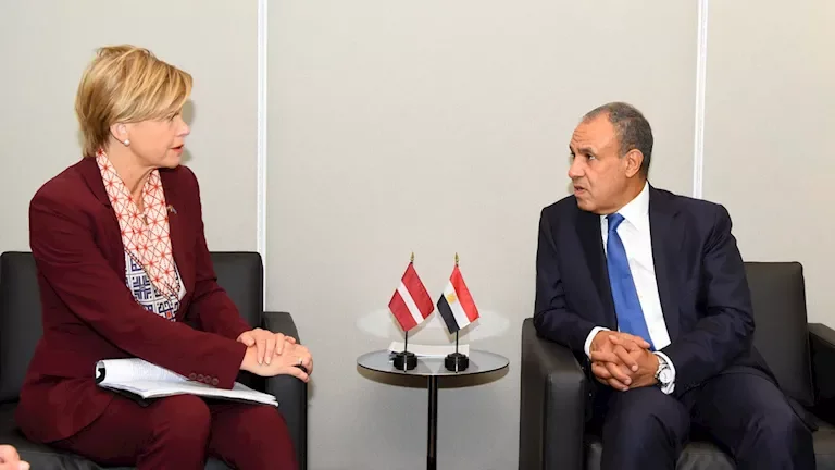 تعزيز التعاون الاقتصادي مع لاتفيا محور حديث وزير الخارجية