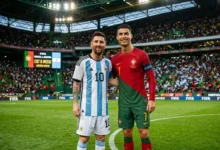 تيفيز يجمع رونالدو وميسي في قميص واحد