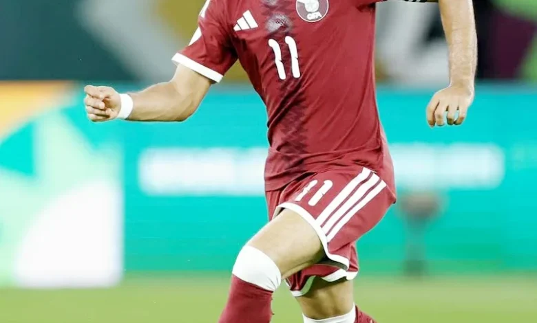 حسم الصدارة بين قطر والإمارات
