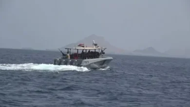 خفر السواحل اليمني يوقف ناقلة نفط بعد مغادرتها ميناء رأس عيسى