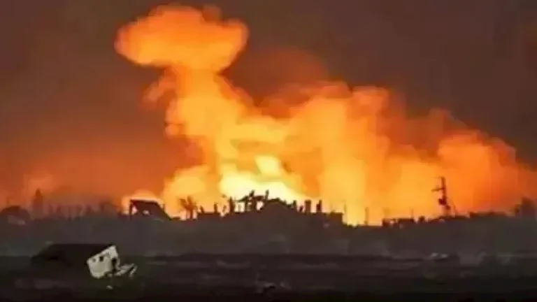 دوي انفجارات في جزيرة قشم الإيرانية مصدرها البحر