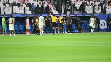 ديميرال يعيد سيناريو الطرد والاستفزاز في الكلاسيكو الأحمر
