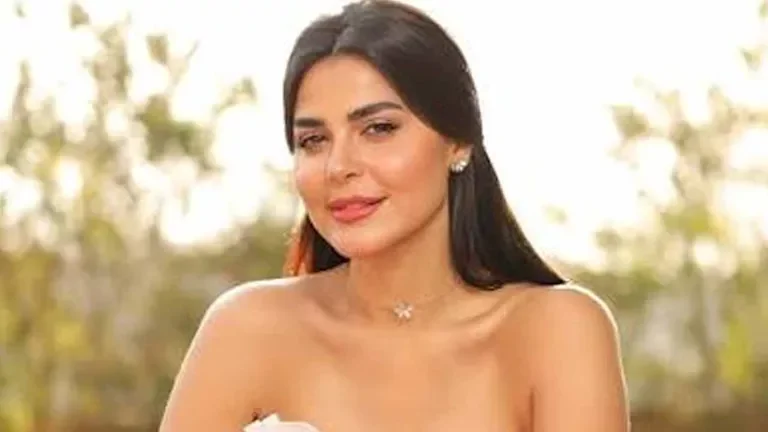 رانيا منصور تتألق في أواخر الصيف بإطلالات فريدة