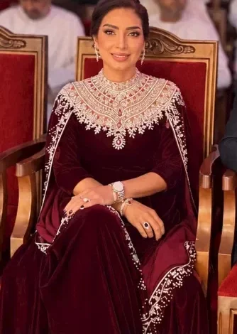 روجينا تتألق بالزي العماني وجمهور يتفاعل بإشادة: "محتشمة وجميلة"