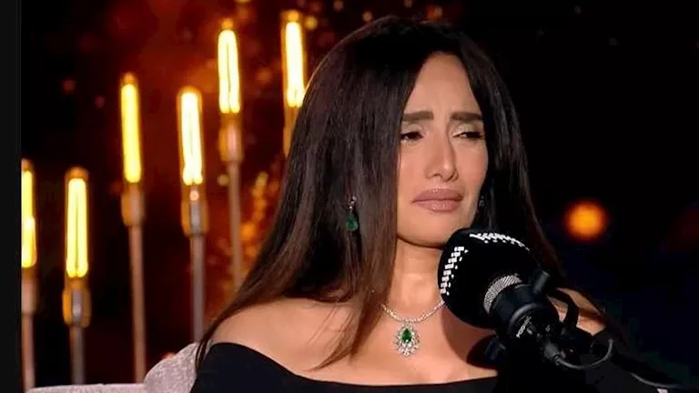 "زينة تنهار بالبكاء حزنًا على فقدان شقيقها"