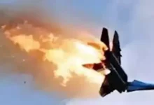 سقوط مقاتلة فانتوم خلال عرض جوي في قاعدة عسكرية يونانية