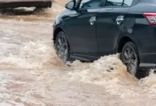 سيول قوية تجتاح جنوب ليبيا وتقطع الطرق وتحاصر عائلات