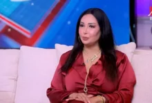 شاهيناز تفتح النقاش حول أسباب ارتداء وخلع الحجاب