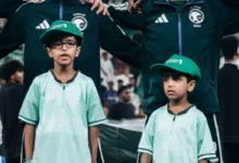 "صورة وطنية تكتمل بأربعة إخوة على أنغام 'سارعي للمجد'"