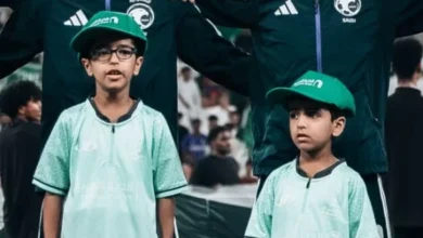 "صورة وطنية تكتمل بأربعة إخوة على أنغام 'سارعي للمجد'"