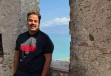 مصطفى غريب يحتفل بنهاية الصيف بأسلوب كوميدي مميز