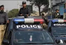 مقتل 16 شخصًا بينهم 5 شرطيين في تفجير استهدف مسجدًا بباكستان