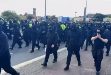 ملثمون يعطلون حركة ميناء دوفر في بريطانيا احتجاجاً على قوارب الهجرة