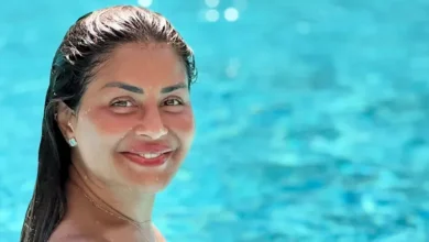 منة فضالي تشارك صوراً من عطلتها الصيفية بملابس جريئة
