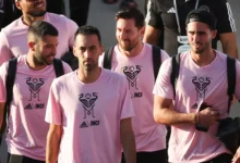 ميسي يعود إلى إسبانيا كمالك وليس كلاعب