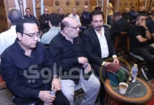 نجوم الفن يتوافدون إلى عزاء زوجة الكاتب أيمن سلامة