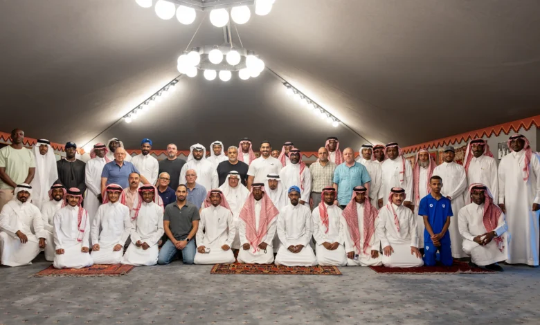 نواف بن محمد يكرّم مدرب الهلال نصير سعدون