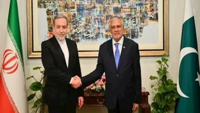 وزير الخارجية الباكستاني يؤكد على أهمية استمرار إمدادات الطاقة لنظيره الإيراني