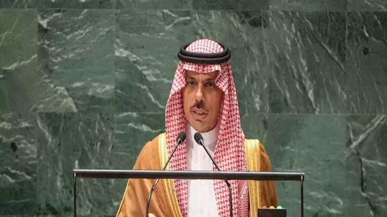 وزير الخارجية السعودي يؤكد: العبور الآمن عبر الممرات المائية غير قابل للتفاوض