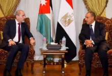 وزير الخارجية يبحث مع نظيره الأردني تعزيز العلاقات الثنائية والتطورات الإقليمية