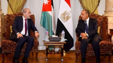 وزير الخارجية يبحث مع نظيره الأردني تعزيز العلاقات الثنائية والتطورات الإقليمية